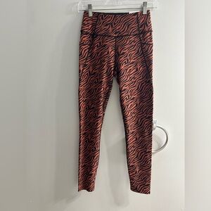 NWT Victoria’s Secret high rise 7/8 printed performance leggings
